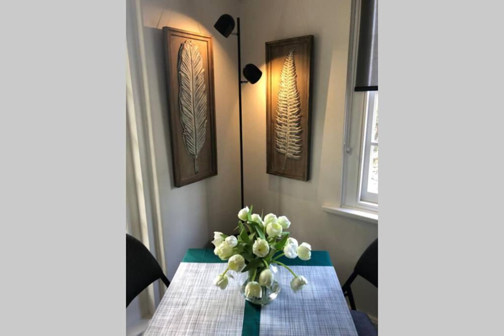 East Melbourne City Studio - Amazing Location & Sunny Charm Lejlighed Eksteriør billede
